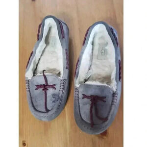 UGG Australia Brett slippers womens size 7 grey and‎ purple runs big suede